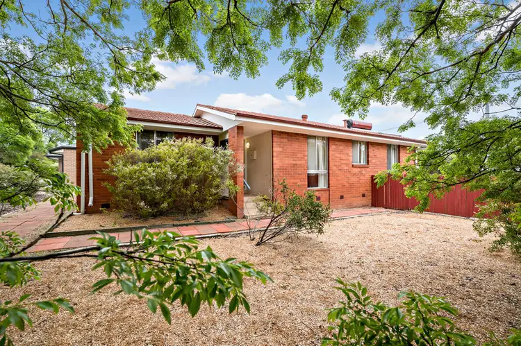 77 Lindrum Crescent