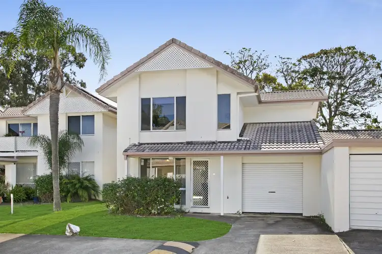 10/2 St Kevins Avenue, Benowa QLD 4217