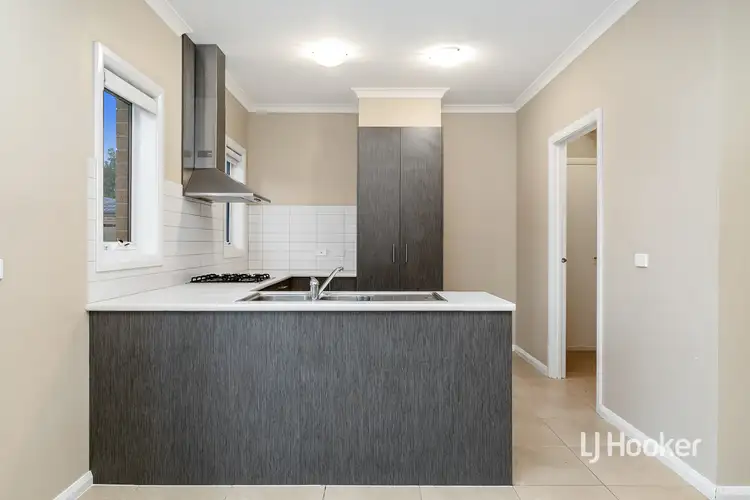 Sixth view of Homely townhouse listing, 9 Vali Road, Craigieburn VIC 3064