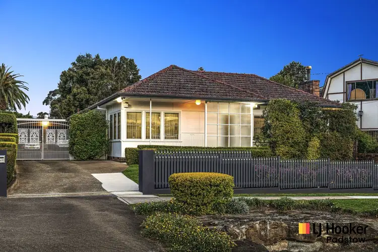 619 Henry Lawson Drive, East Hills NSW 2213