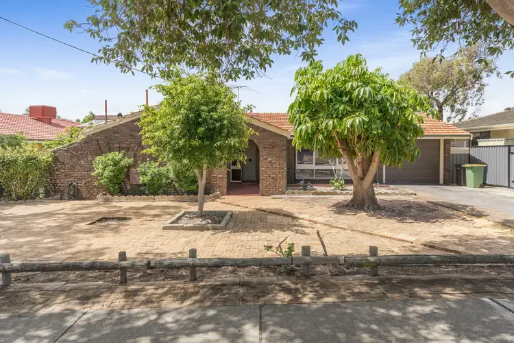 29 Glyndebourne Avenue, Thornlie WA 6108