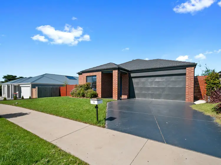 16 Flaxlily Court, Bairnsdale VIC 3875