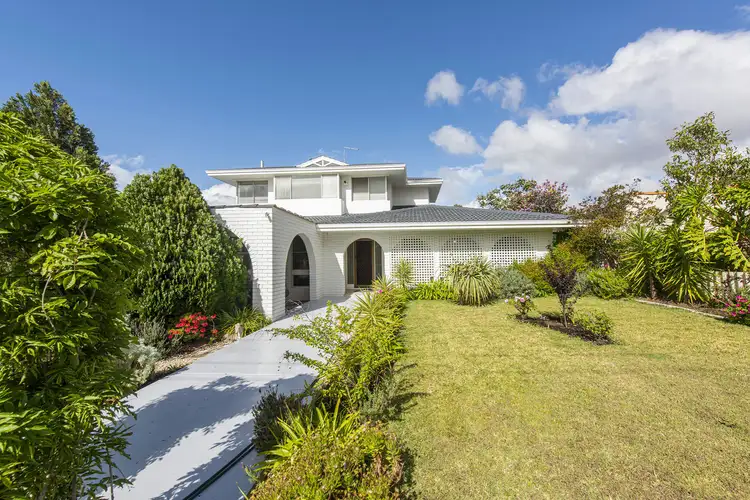 11 Scenic Drive, Maida Vale WA 6057