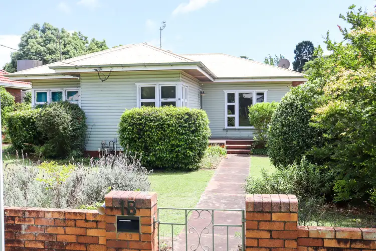 1B Wallace Street, Newtown QLD 4350