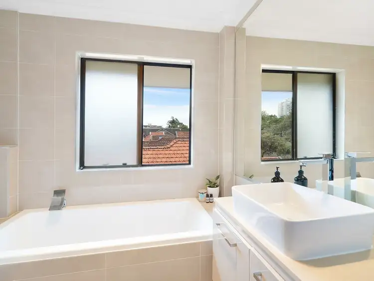 Sixth view of Homely unit listing, 6/1-5 Bydown Street, Neutral Bay NSW 2089
