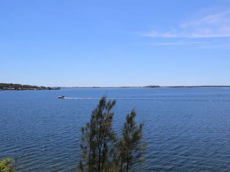 227 Fishing Point Road, Fishing Point NSW 2283