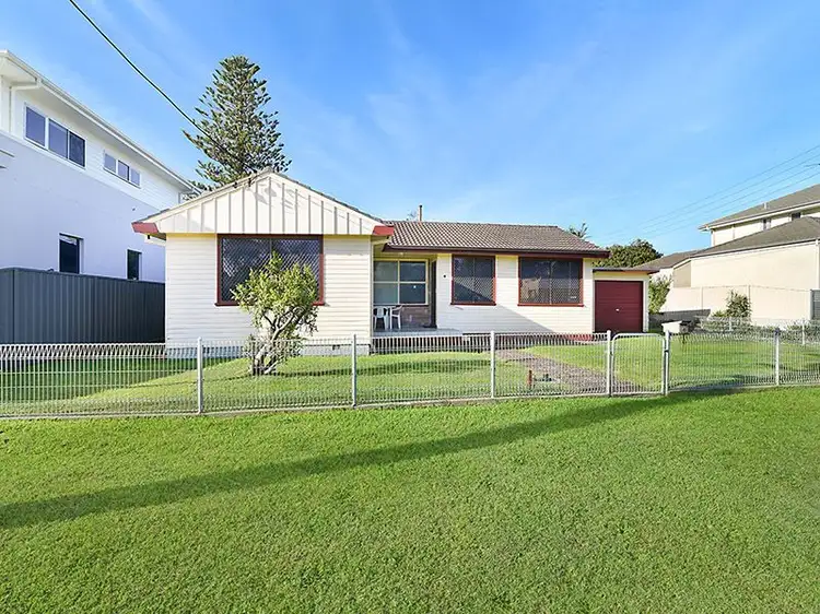 4 Thompson Street, Belmont South NSW 2280