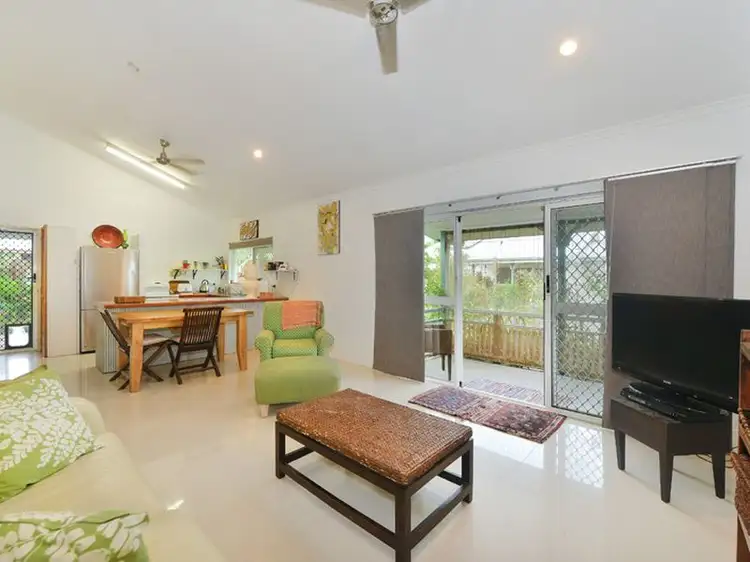 Main view of Homely unit listing, 2/10 Ireland Crescent, Whitfield QLD 4870
