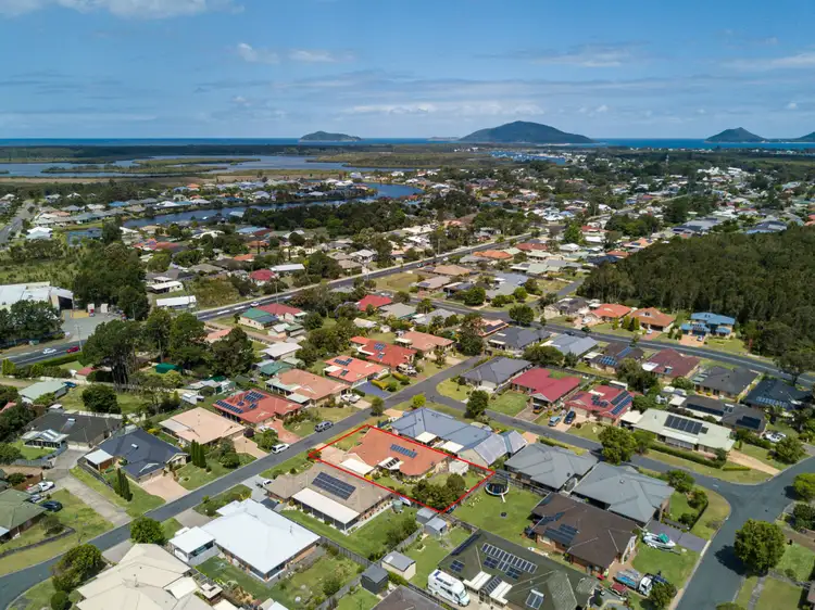 14 Billabong Avenue, Tea Gardens NSW 2324