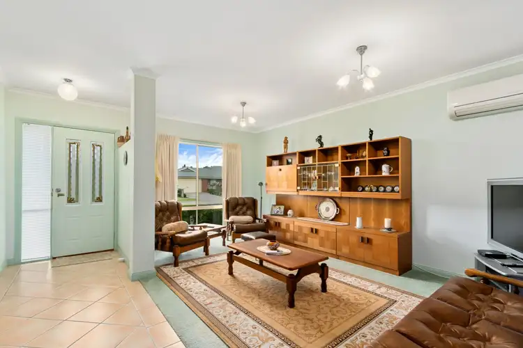 Third view of Homely house listing, 5 Canterbury Close, Eastwood VIC 3875