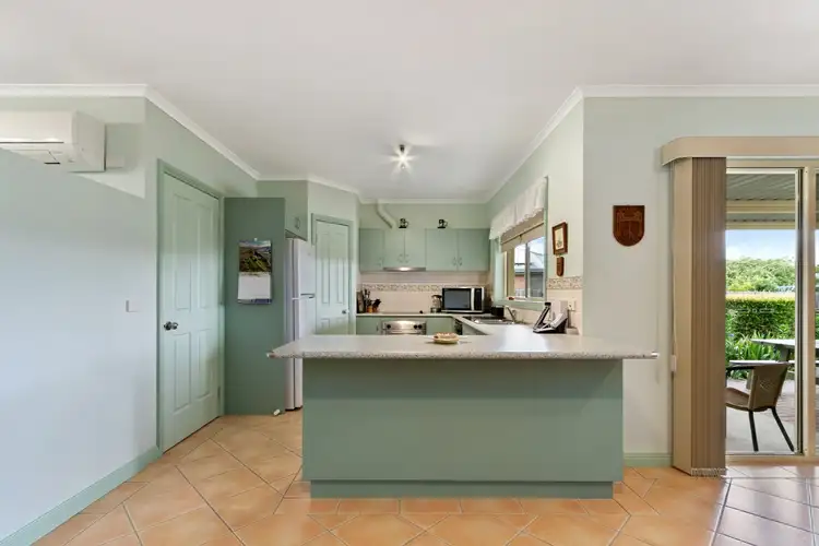Fifth view of Homely house listing, 5 Canterbury Close, Eastwood VIC 3875