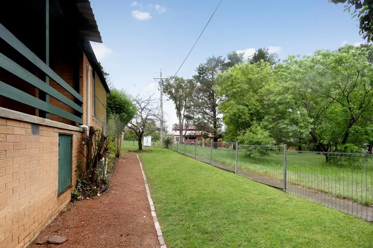 22 Cazaly Close
