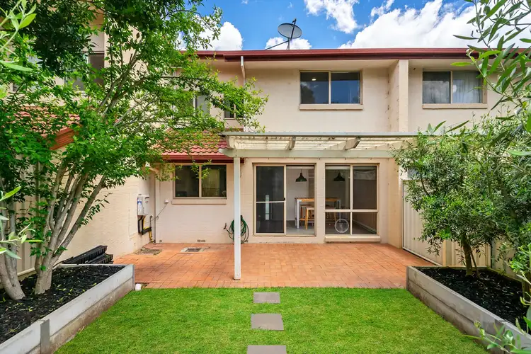 12 Noble Close