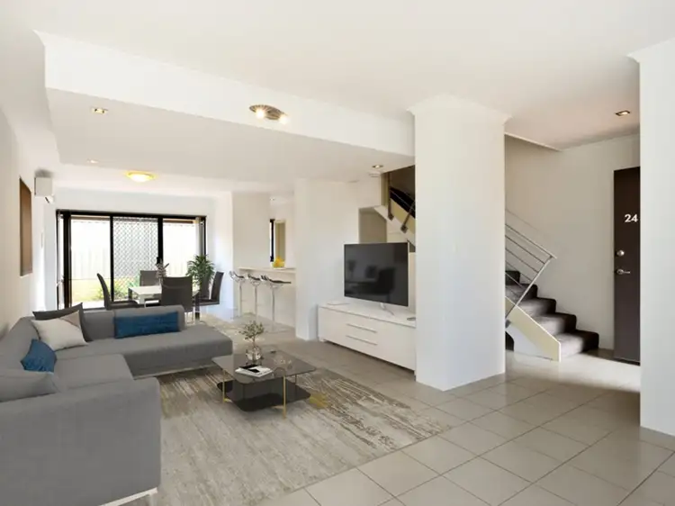 24/1 Mariners Cove Drive