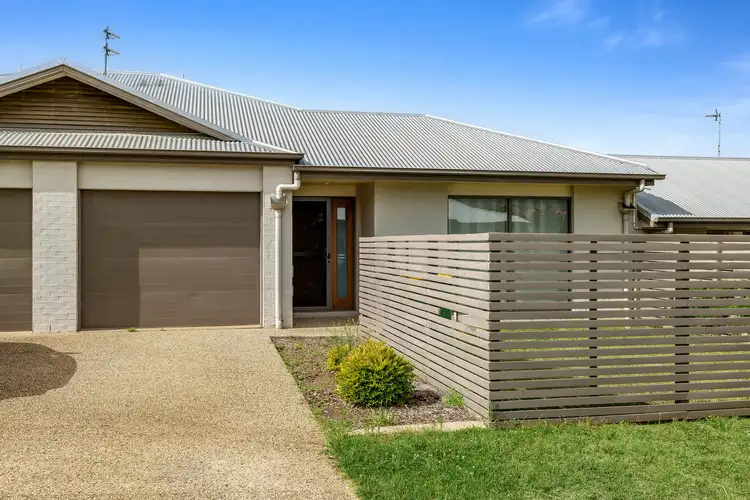 2/11 Sambar Close, Kearneys Spring QLD 4350