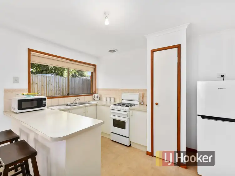 Fifth view of Homely house listing, 2/5 Maureen Close, Cranbourne West VIC 3977