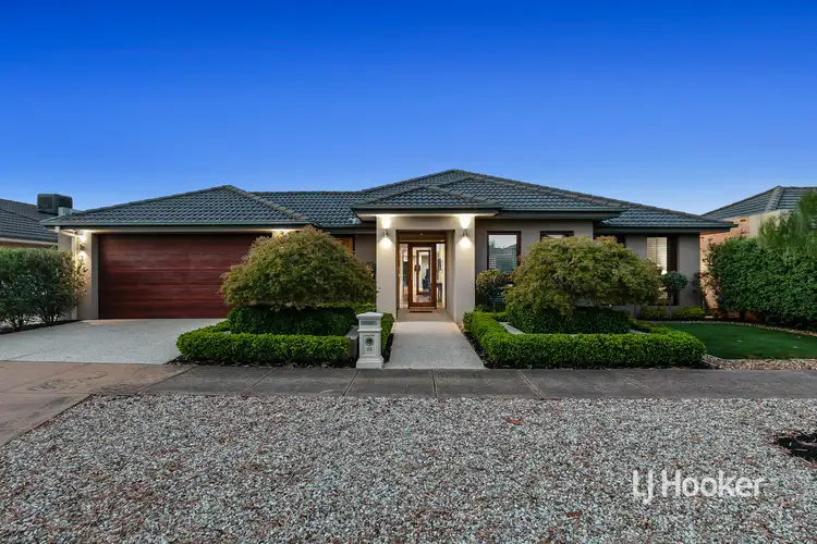13 Sunseeker Chase, Sanctuary Lakes VIC 3030