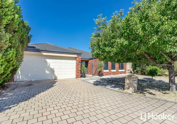 8 Cadoux Promenade, Canning Vale WA 6155