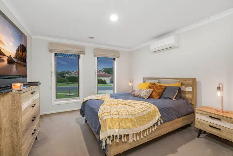 Second view of Homely house listing, 22 Rivendale Crescent, Drouin VIC 3818