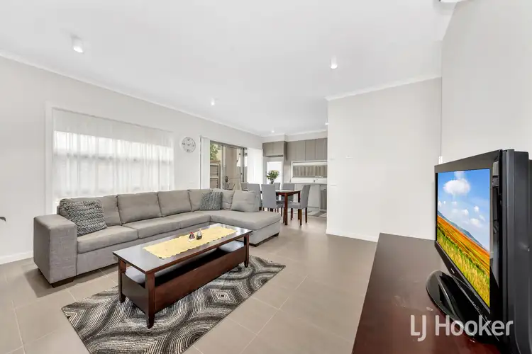 Fifth view of Homely unit listing, 2 Hinterland Close, Lynbrook VIC 3975