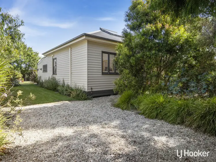 6 Wallace Avenue, Inverloch VIC 3996
