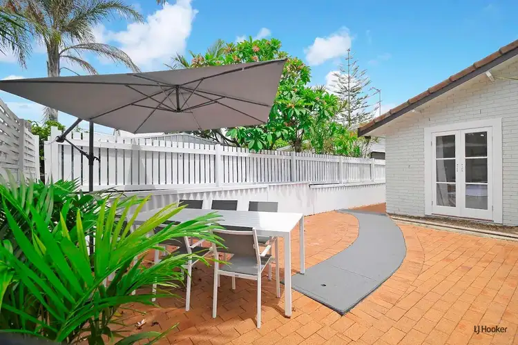2/26 Third Avenue, Palm Beach QLD 4221