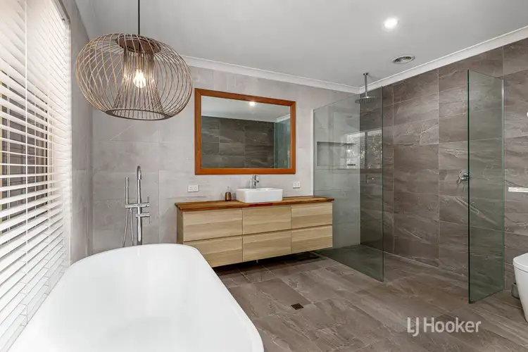 Sixth view of Homely house listing, 1 Seabreeze Close, Leschenault WA 6233