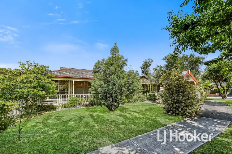 11 Rheanva Street, Berwick VIC 3806