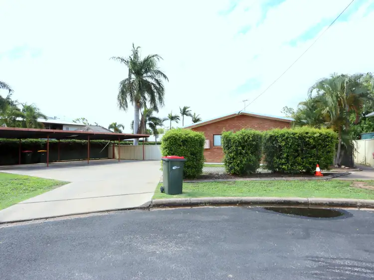 Unit 2/5 GIBSON GROVE, Emerald QLD 4720