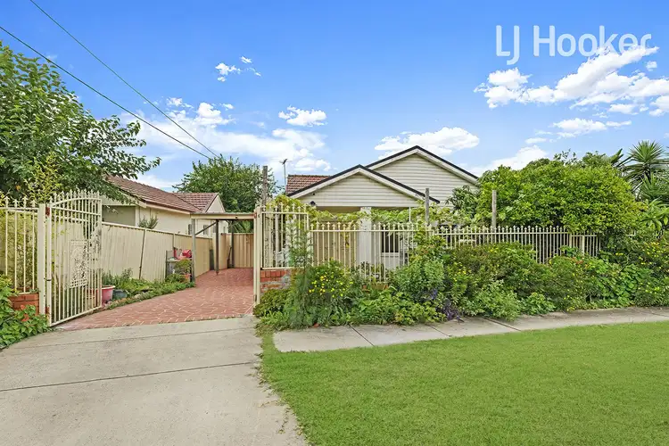 6 Woods Ave, Cabramatta NSW 2166