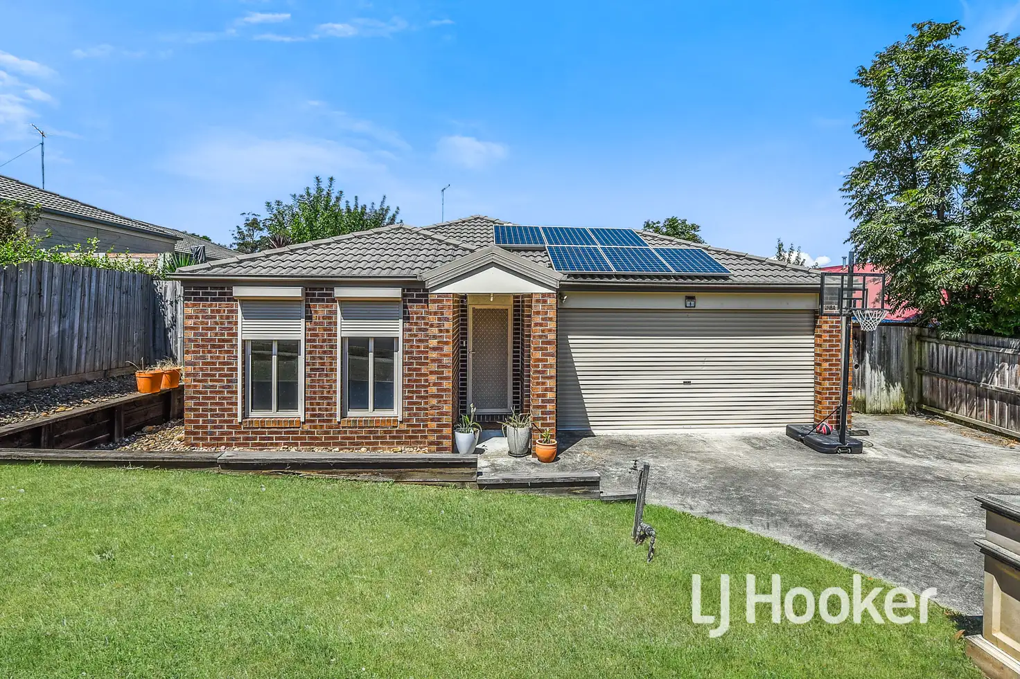 Main view of Homely house listing, 8 Palm Square, Drouin VIC 3818