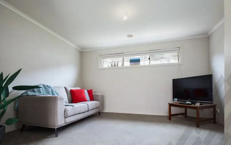 Fifth view of Homely house listing, 8 Palm Square, Drouin VIC 3818