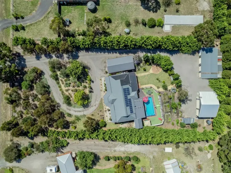 8 Inverlochy Drive