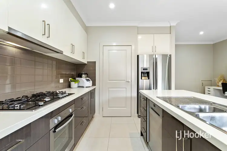 Sixth view of Homely townhouse listing, 8 Hamlet Street, Werribee VIC 3030