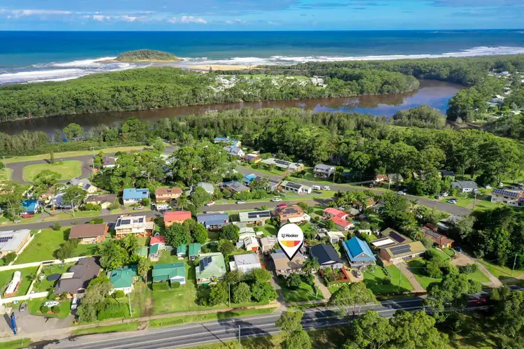 84 Princes Highway, Lake Tabourie NSW 2539