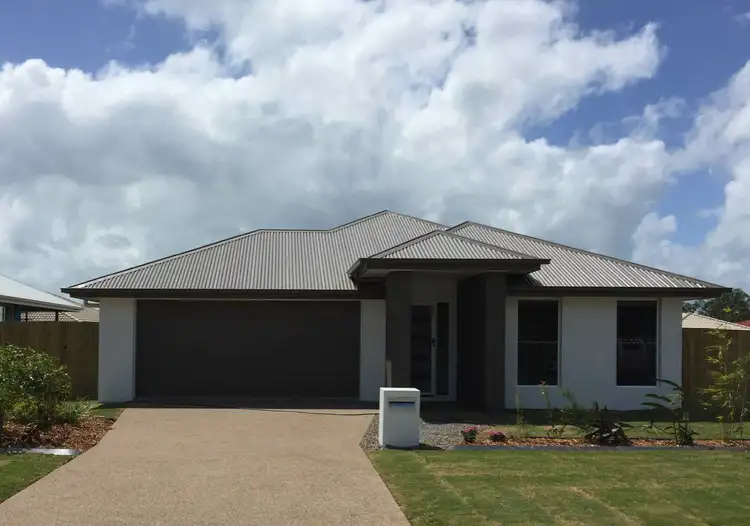 86 Bradman Way, Urangan QLD 4655