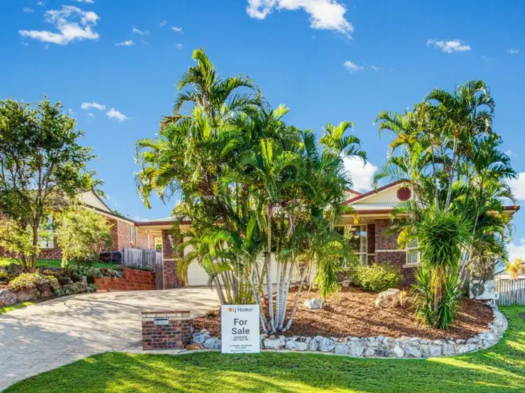 15 Wivenhoe Close, Clinton QLD 4680