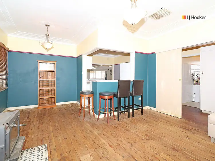 Fourth view of Homely house listing, 136 Fernleigh Road, Mount Austin NSW 2650
