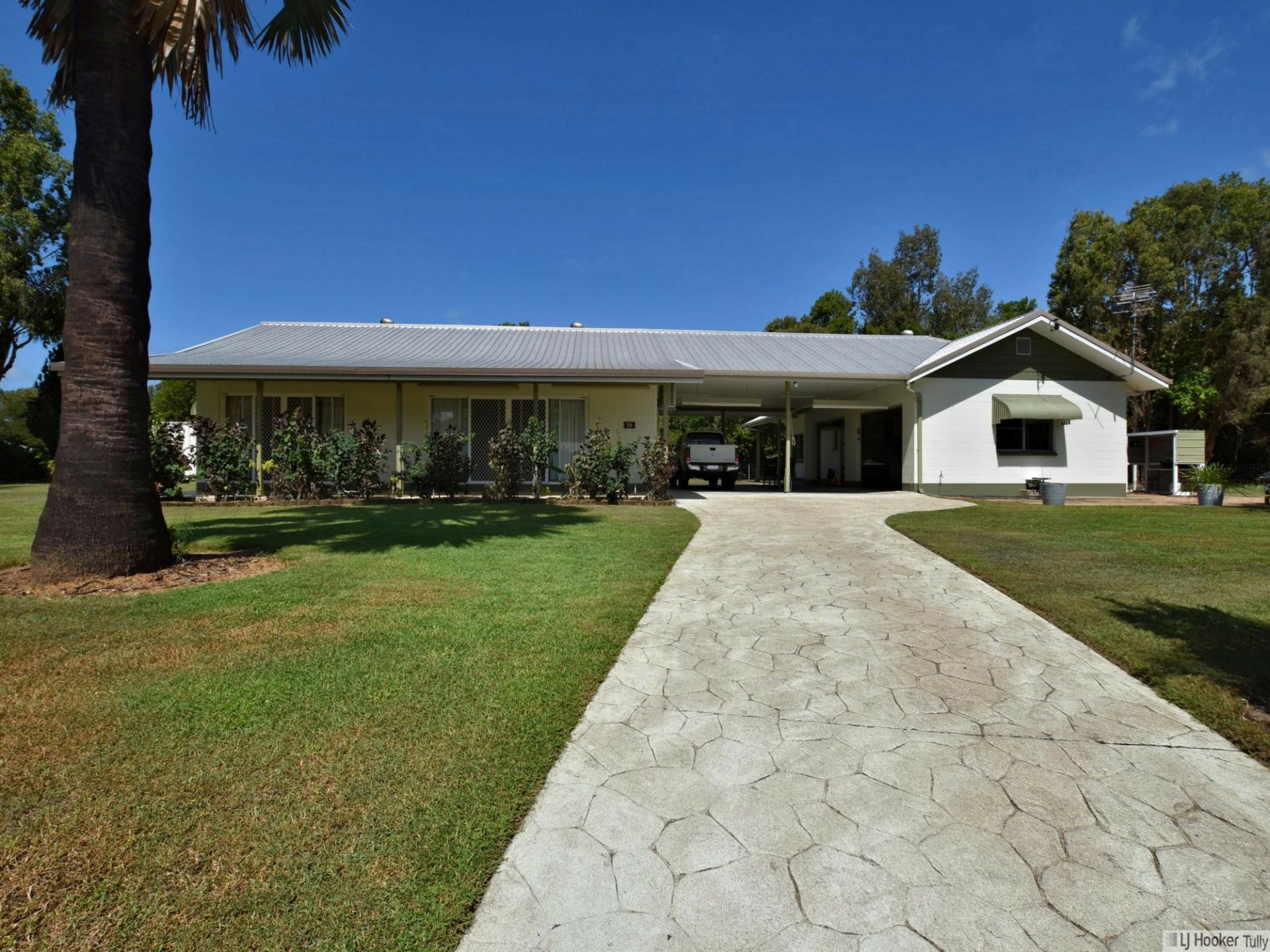 16 Casuarina Street, Tully Heads QLD 4854
