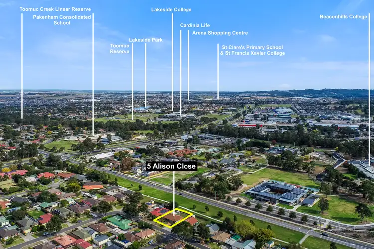 Second view of Homely house listing, 5 Alison Close, Pakenham VIC 3810