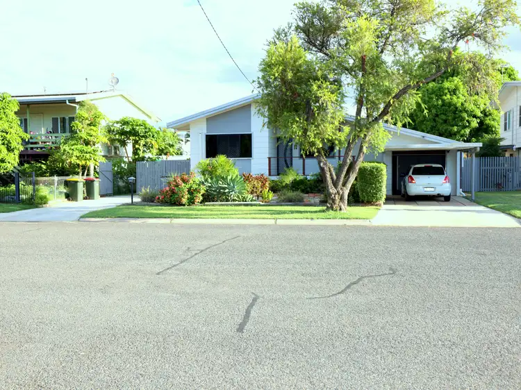 18 Mellish Crescent, Emerald QLD 4720