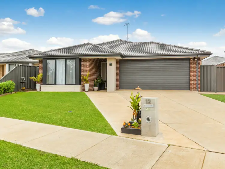 12 Greenfields Ave, Kilmore VIC 3764