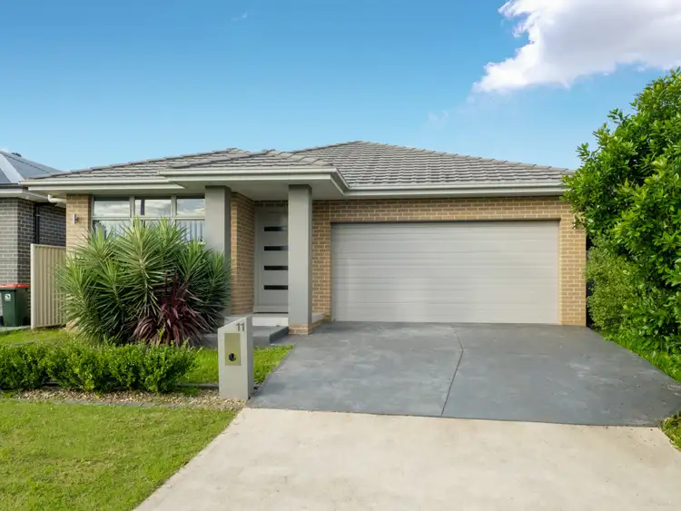 11 Kelly Street, Oran Park NSW 2570