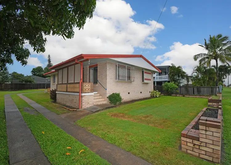 4 Honiton Street, Torquay QLD 4655