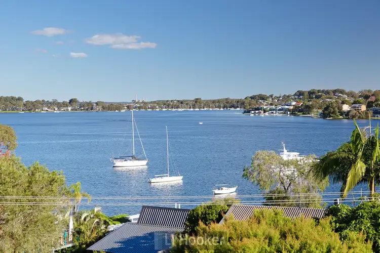 52 Alkrington Avenue, Fishing Point NSW 2283