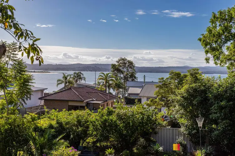 2 Lockyersleigh Avenue, Batehaven NSW 2536