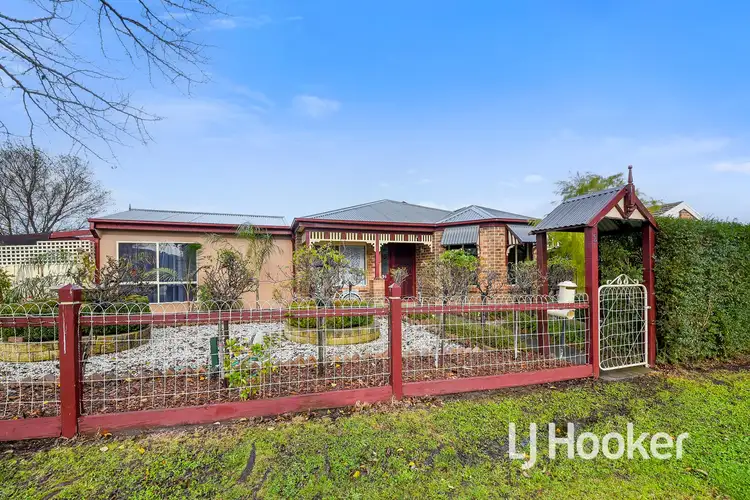 Second view of Homely house listing, 2 Forsyth Court, Cranbourne North VIC 3977