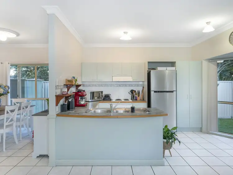 Fifth view of Homely house listing, 2 Queens Court, Forest Lake QLD 4078