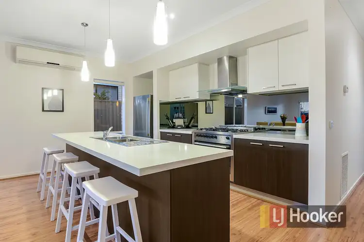 Second view of Homely house listing, 6 Sandpiper Close, Pakenham VIC 3810