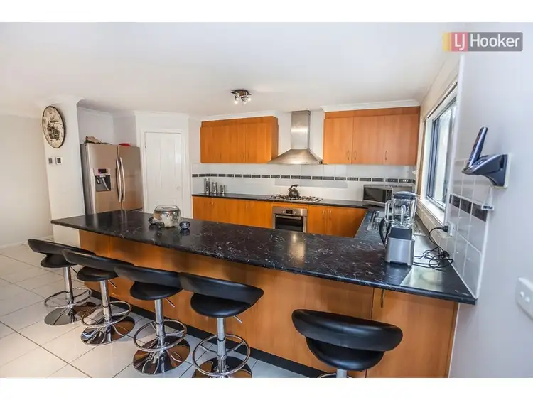 Sixth view of Homely house listing, 2 Kingdom Crt, Roxburgh Park VIC 3064